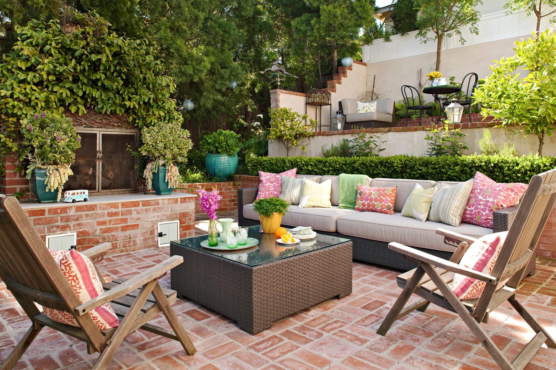 Creating an Outdoor Oasis: Deck vs. Patio image
